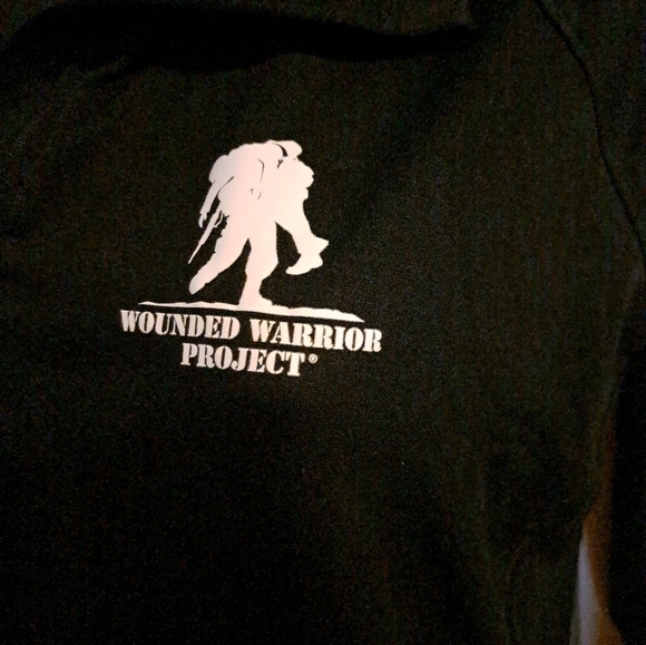 Under Armour long sleeve blouse 5/$25 - Picture 2 of 3